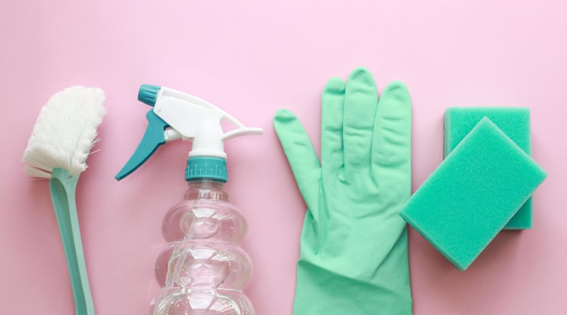 What are the cleaning materials and how should they be chosen